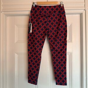 NWT Vineyard Vines Women’s Printed Performance Leggings Medium Deep Bay Geo Red